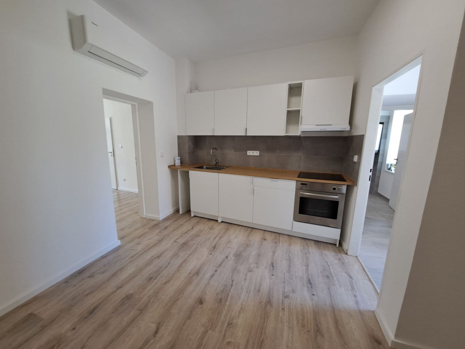 Pronájem bytu 2+1 58 m², Žatecká, Jesenice, Středočeský kraj Pronájem bytu 2+1 58 m², Žatecká, Jesenice, Středočeský kraj
