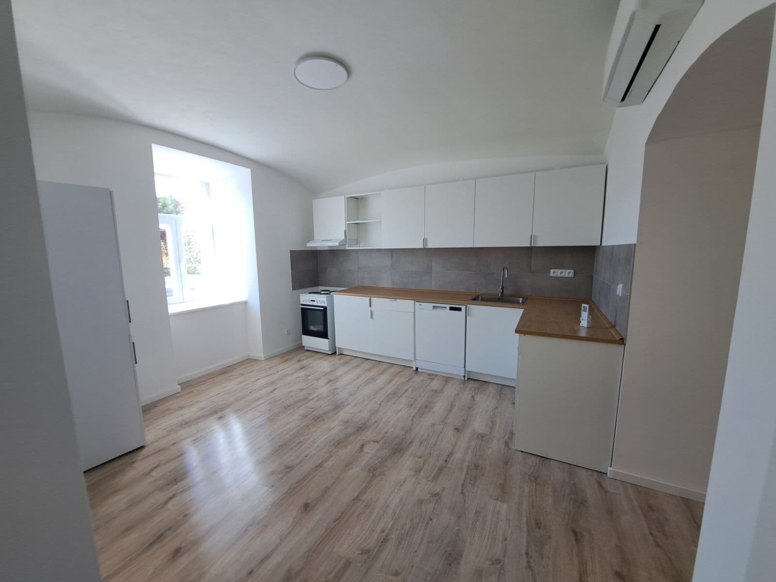 Pronájem bytu 2+1 58 m², Žatecká, Jesenice, Středočeský kraj Pronájem bytu 2+1 58 m², Žatecká, Jesenice, Středočeský kraj