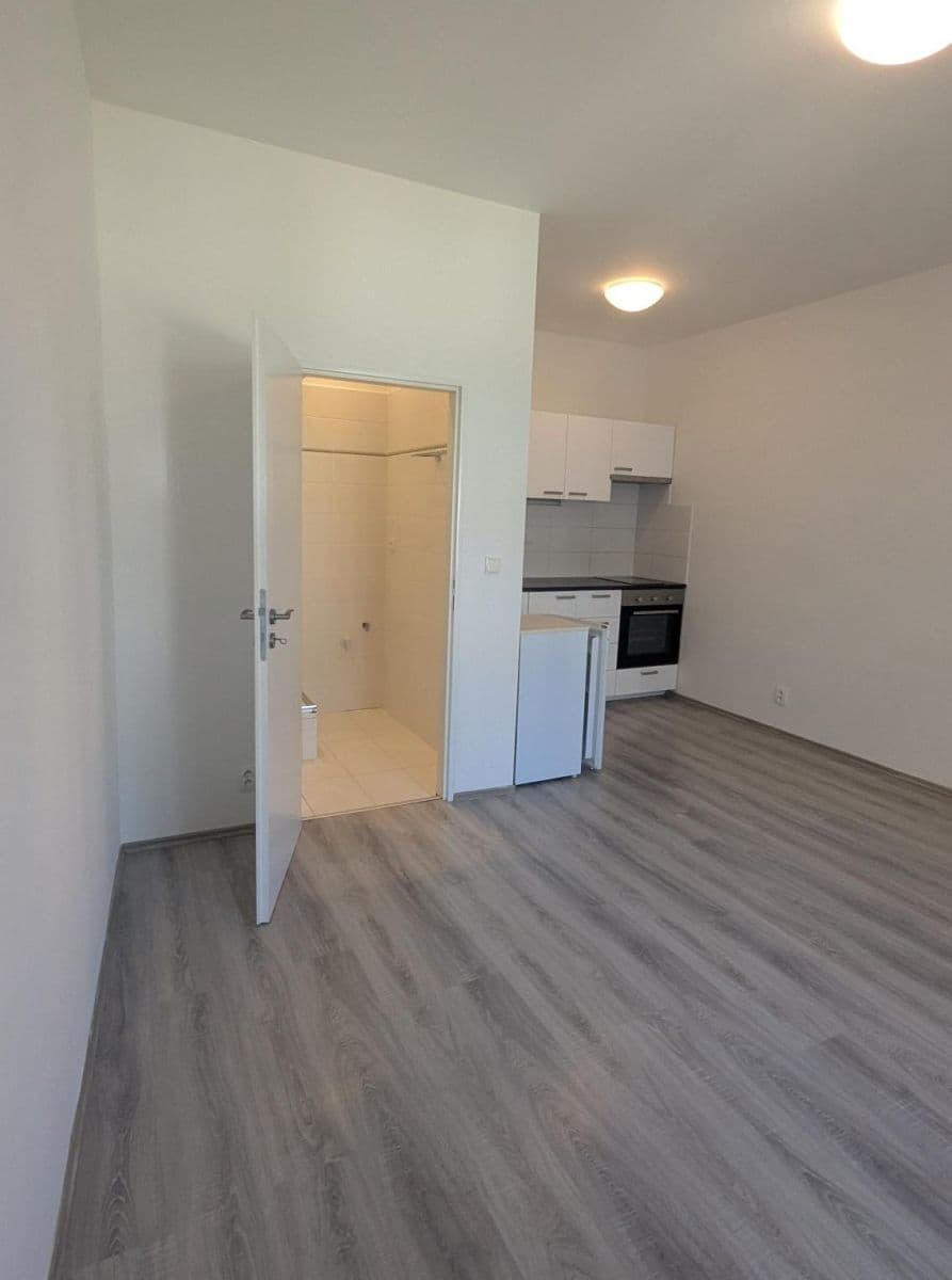 Pronájem bytu 1+kk 30 m², Jaurisova, Praha, Praha Pronájem bytu 1+kk 30 m², Jaurisova, Praha, Praha