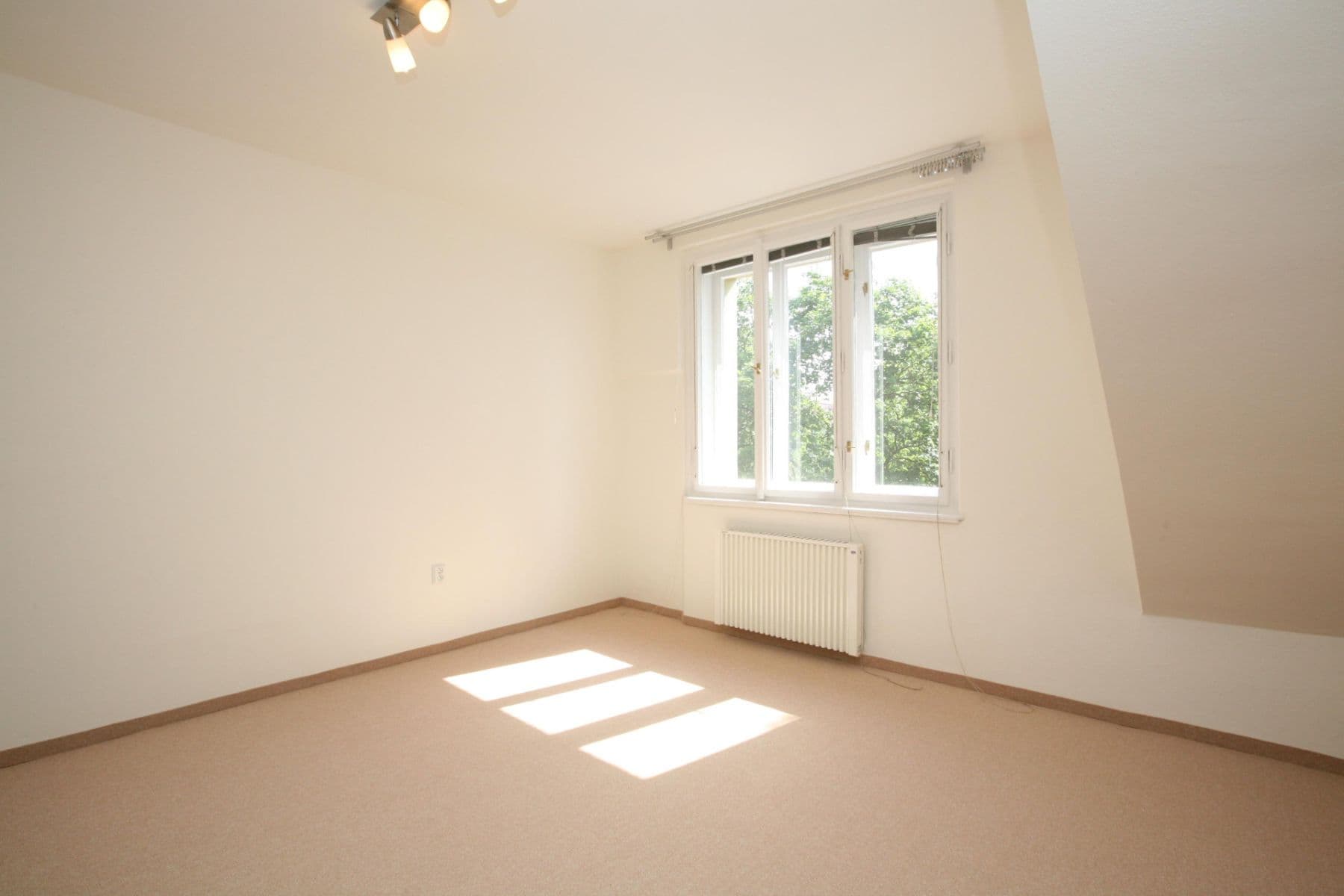 Pronájem bytu 1+1 30 m², Služská, Praha, Praha Pronájem bytu 1+1 30 m², Služská, Praha, Praha