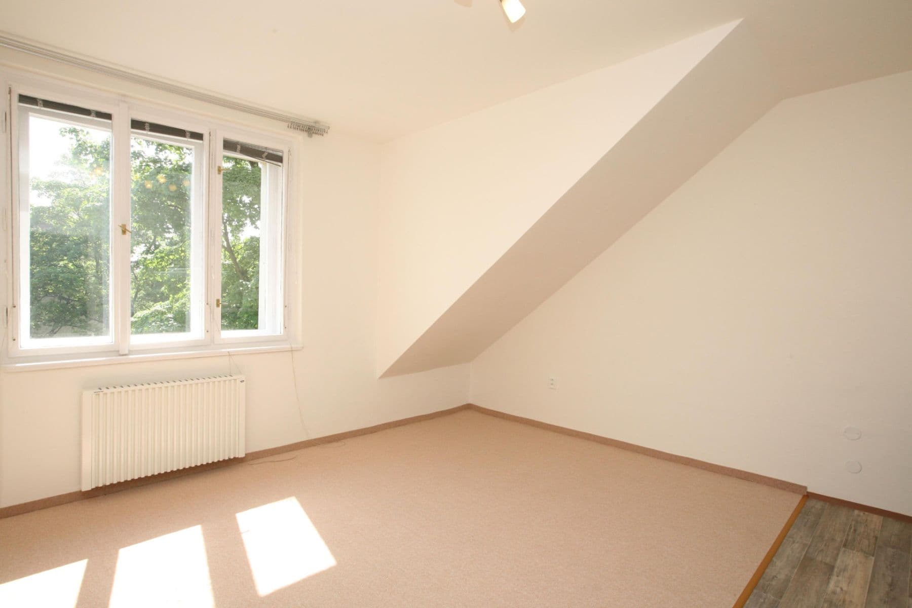 Pronájem bytu 1+1 30 m², Služská, Praha, Praha Pronájem bytu 1+1 30 m², Služská, Praha, Praha