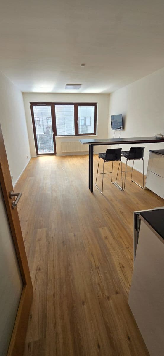 Pronájem bytu 1+kk 38 m², Za Pískovnou, Praha, Praha Pronájem bytu 1+kk 38 m², Za Pískovnou, Praha, Praha