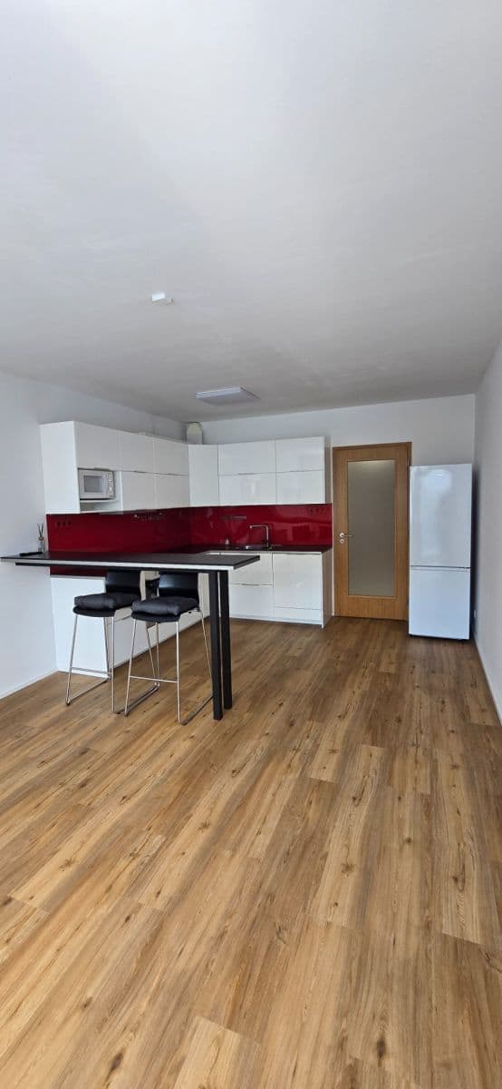 Pronájem bytu 1+kk 38 m², Za Pískovnou, Praha, Praha Pronájem bytu 1+kk 38 m², Za Pískovnou, Praha, Praha