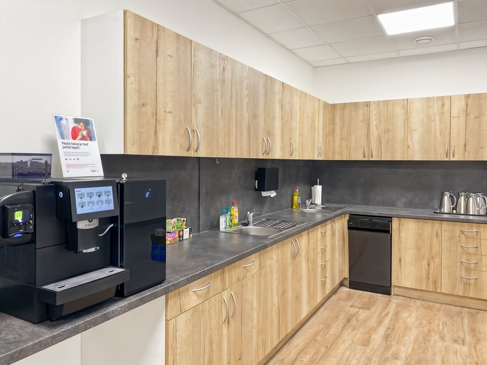 Pronájem kanceláře 25 m², Masarykovo náměstí, Ostrava, Moravskoslezský kraj Pronájem kanceláře 25 m², Masarykovo náměstí, Ostrava, Moravskoslezský kraj