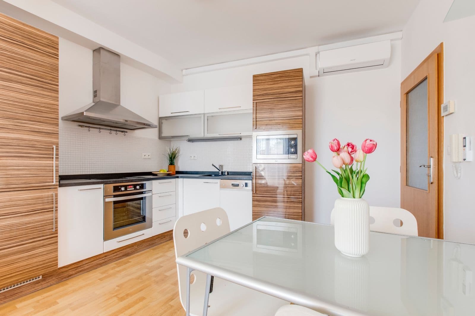 Pronájem bytu 2+kk 54 m², Meteorologická, Praha, Praha Pronájem bytu 2+kk 54 m², Meteorologická, Praha, Praha