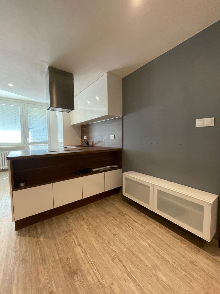 Pronájem bytu 2+kk 44 m², Pospíchalova, Praha, Praha Pronájem bytu 2+kk 44 m², Pospíchalova, Praha, Praha