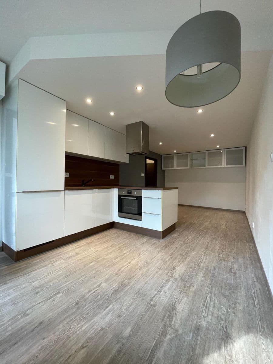 Pronájem bytu 2+kk 44 m², Pospíchalova, Praha, Praha Pronájem bytu 2+kk 44 m², Pospíchalova, Praha, Praha