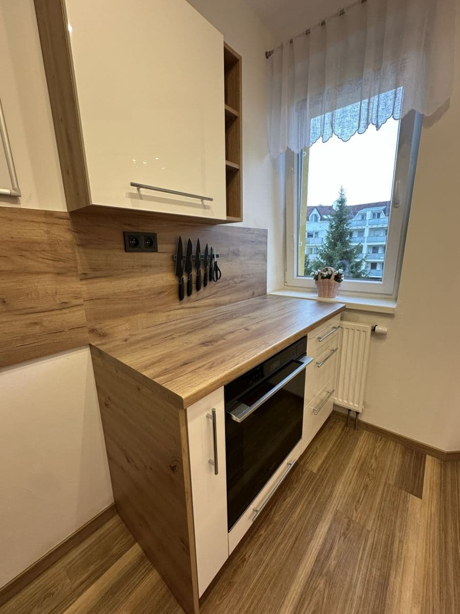 Prodej bytu 2+1 55 m², Nejedlého, Sezemice, Pardubický kraj Prodej bytu 2+1 55 m², Nejedlého, Sezemice, Pardubický kraj
