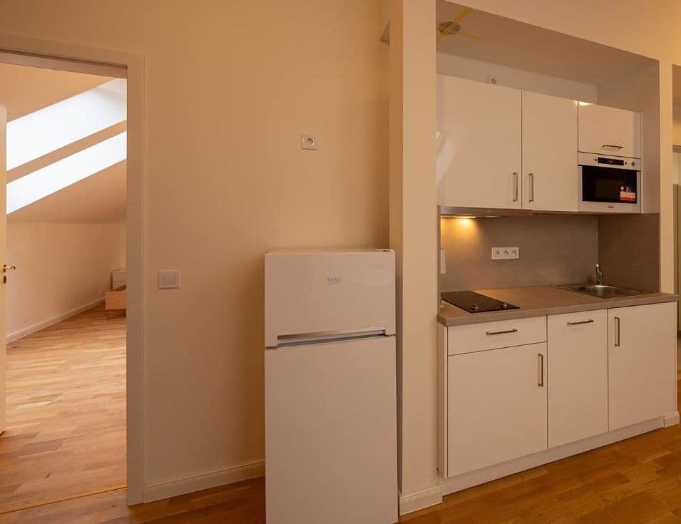 Pronájem bytu 2+kk 70 m², Varšavská, Praha, Praha Pronájem bytu 2+kk 70 m², Varšavská, Praha, Praha