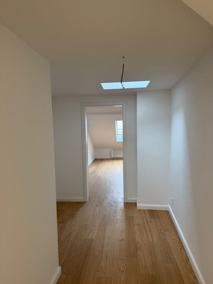 Pronájem bytu 2+1 82 m², Korunní, Praha, Praha Pronájem bytu 2+1 82 m², Korunní, Praha, Praha