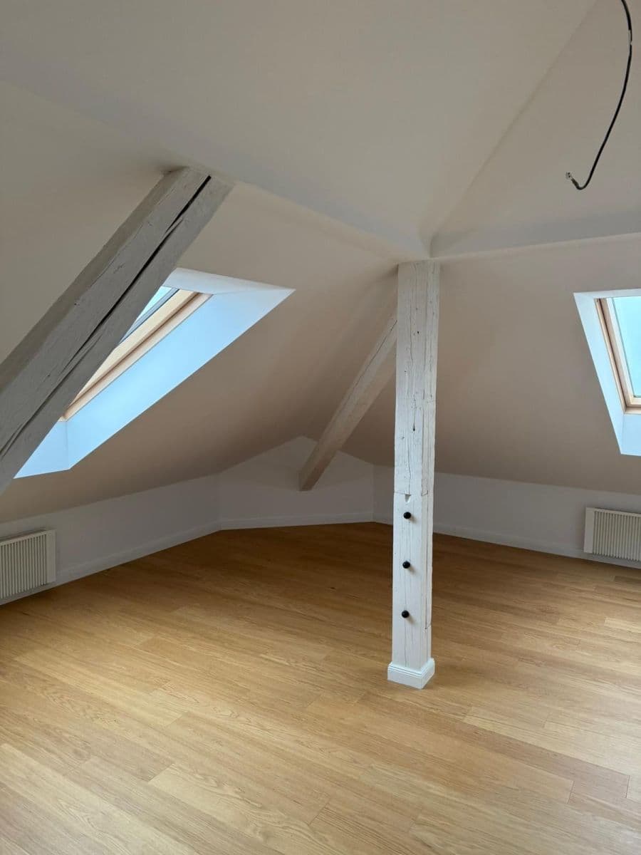 Pronájem bytu 2+1 82 m², Korunní, Praha, Praha Pronájem bytu 2+1 82 m², Korunní, Praha, Praha