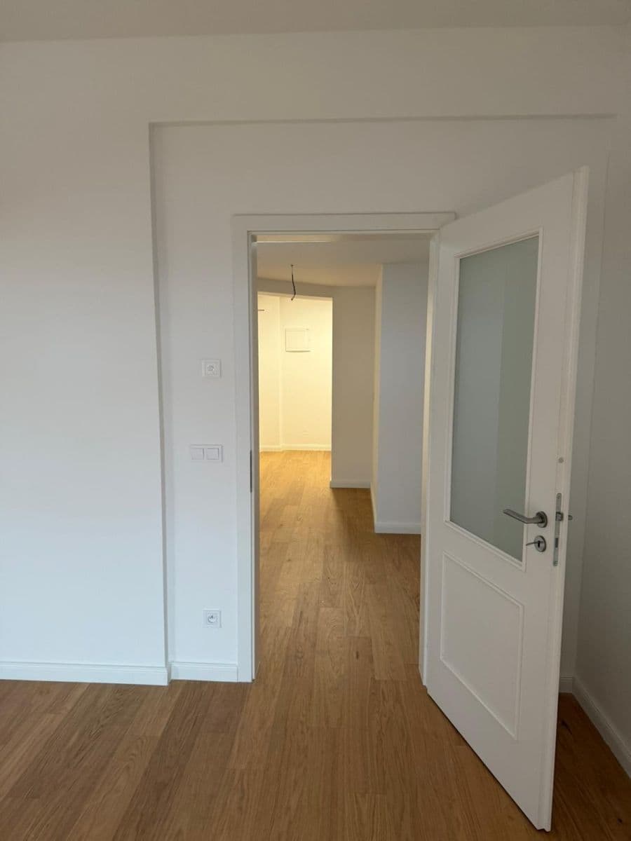 Pronájem bytu 2+1 82 m², Korunní, Praha, Praha Pronájem bytu 2+1 82 m², Korunní, Praha, Praha