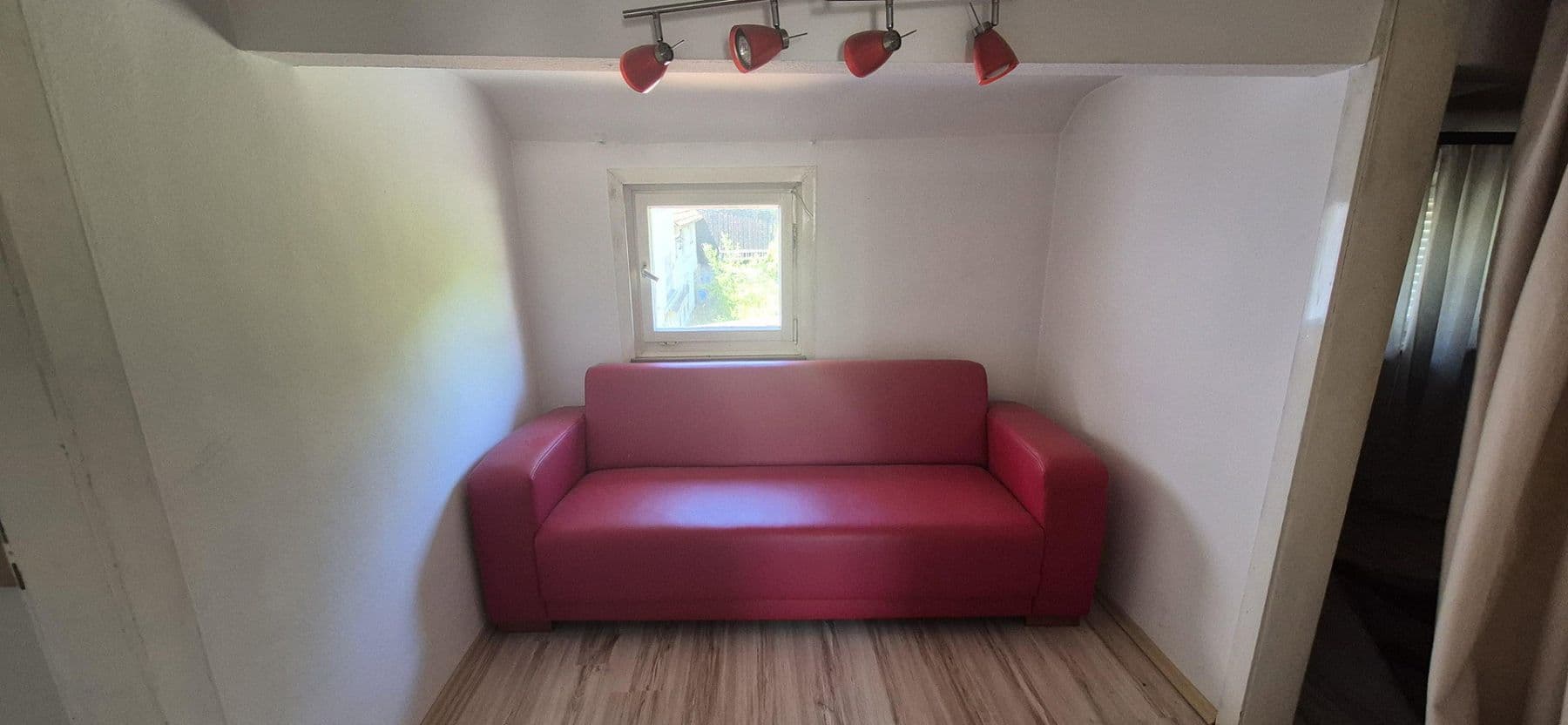 Prodej domu 153 m², pozemek 512 m², Mühlacker, Bádensko-Württembersko Prodej domu 153 m², pozemek 512 m², Mühlacker, Bádensko-Württembersko