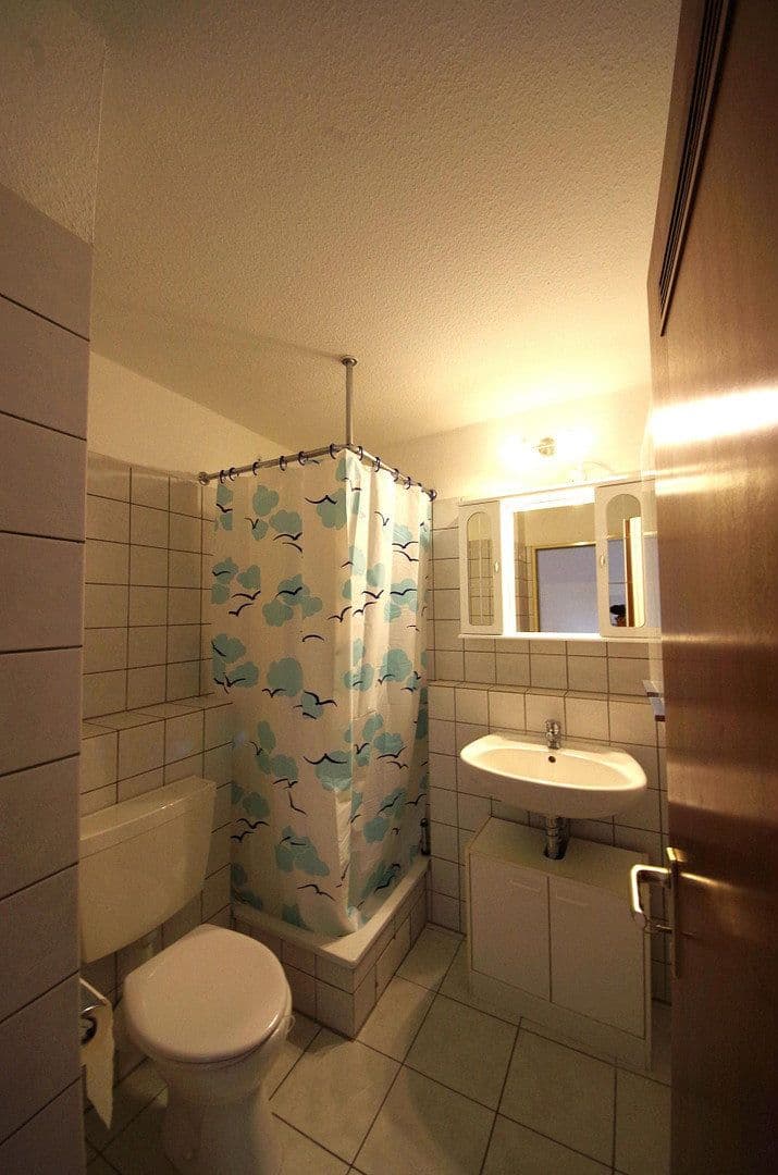 Pronájem bytu 2+1 32 m², Himmelgeisterstr. 85, Düsseldorf, Severní Porýní-Vestfálsko Pronájem bytu 2+1 32 m², Himmelgeisterstr. 85, Düsseldorf, Severní Porýní-Vestfálsko