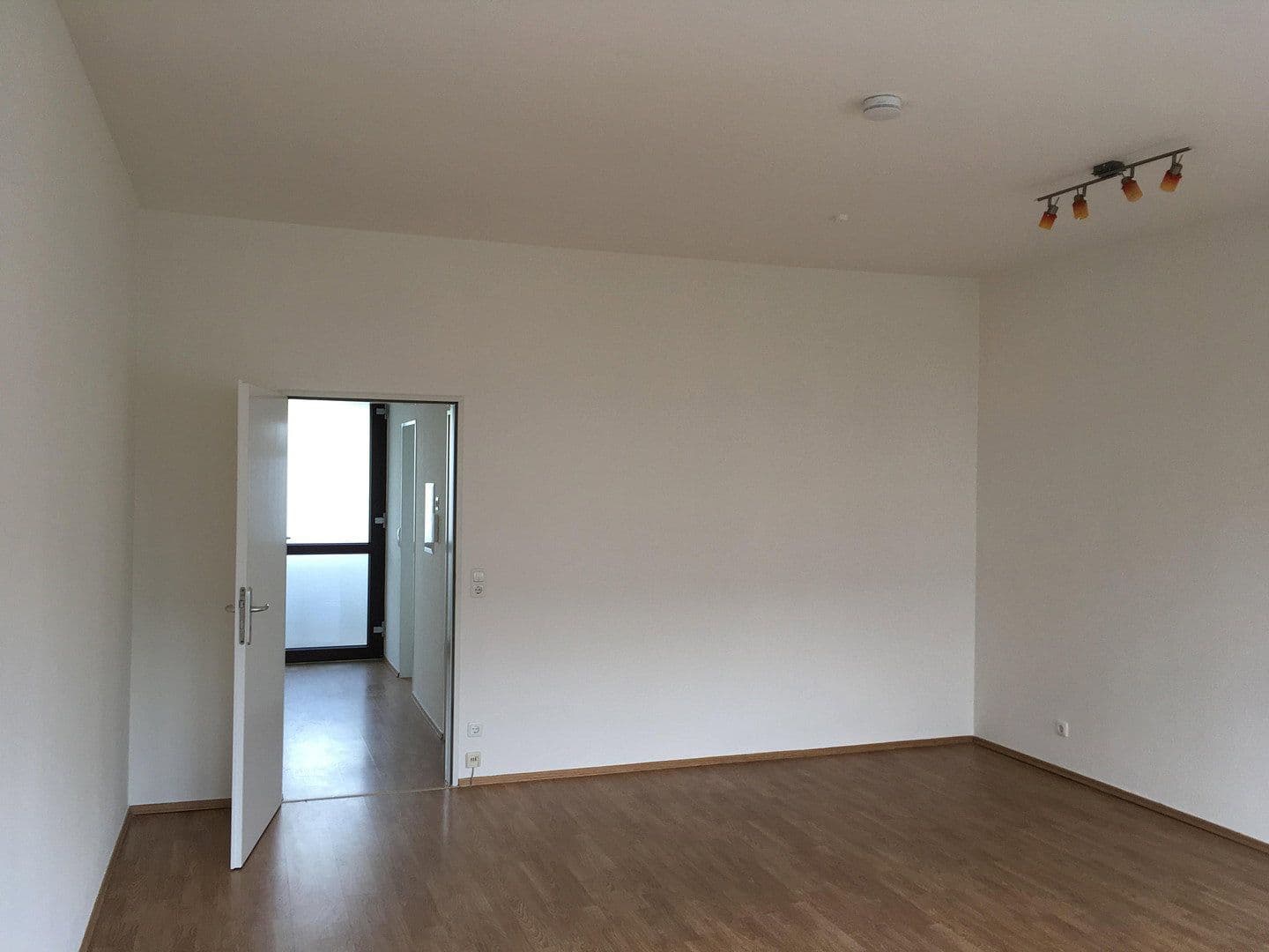 Pronájem bytu 1+1 45 m², Monschauer Str. 13, Düsseldorf, Severní Porýní-Vestfálsko Pronájem bytu 1+1 45 m², Monschauer Str. 13, Düsseldorf, Severní Porýní-Vestfálsko