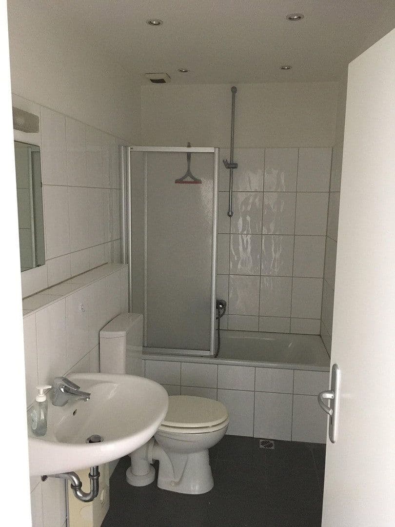 Pronájem bytu 1+1 45 m², Monschauer Str. 13, Düsseldorf, Severní Porýní-Vestfálsko Pronájem bytu 1+1 45 m², Monschauer Str. 13, Düsseldorf, Severní Porýní-Vestfálsko
