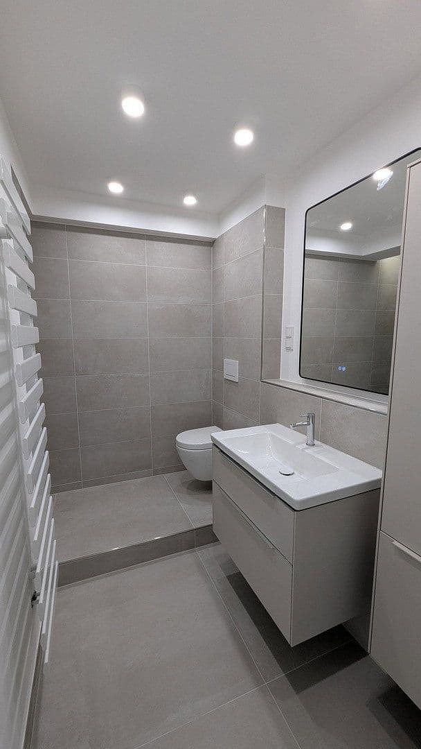 Prodej bytu 3+kk 106 m², Düsseldorf, Severní Porýní-Vestfálsko Prodej bytu 3+kk 106 m², Düsseldorf, Severní Porýní-Vestfálsko