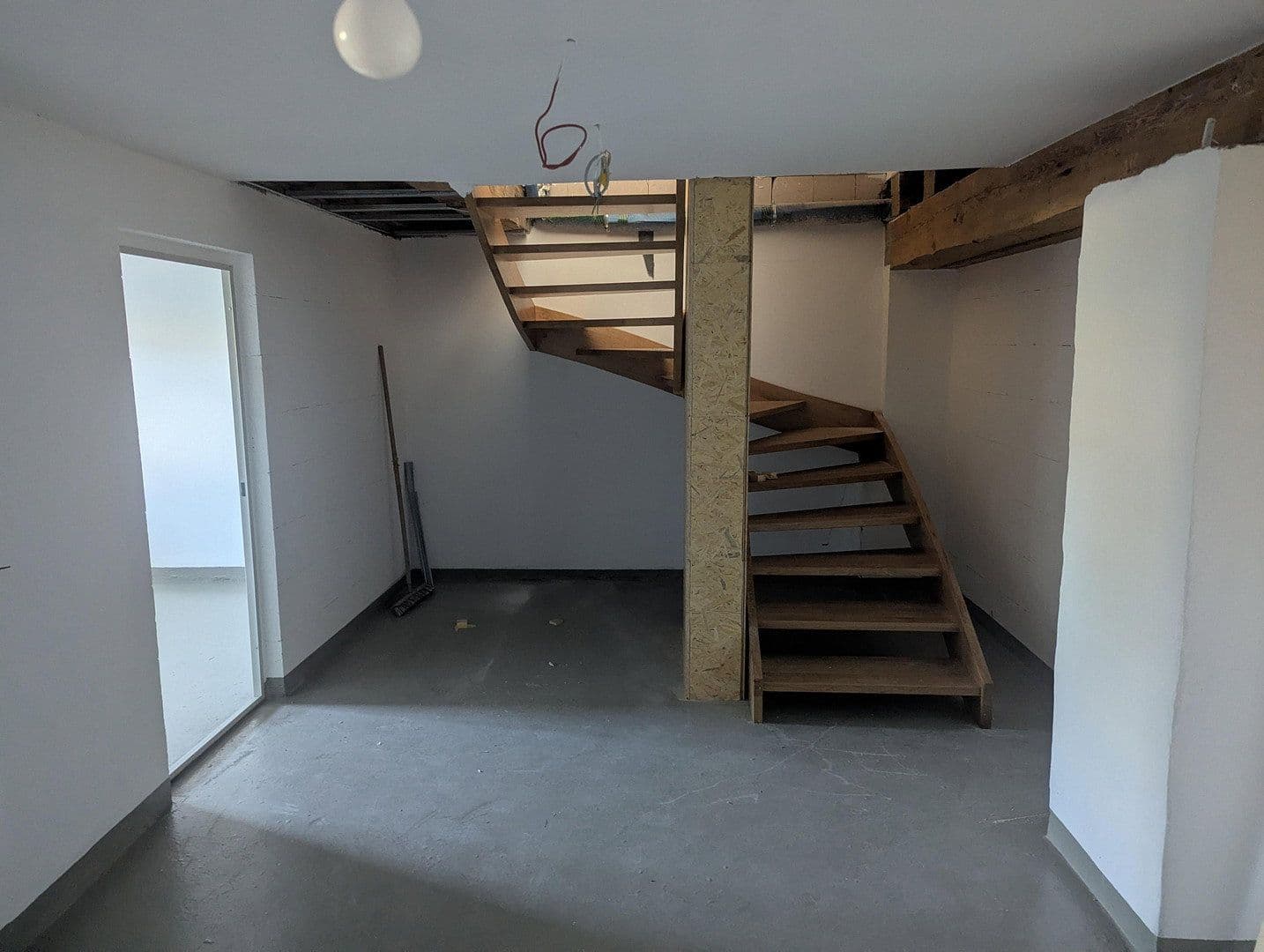 Pronájem domu 175 m², pozemek 225 m², Bahnhofstrasse 19, Obertraubling, Bavorsko Pronájem domu 175 m², pozemek 225 m², Bahnhofstrasse 19, Obertraubling, Bavorsko