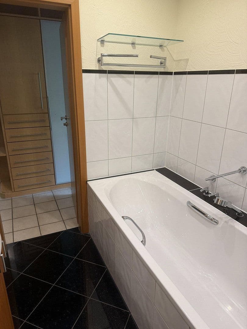 Prodej bytu 4+1 98 m², Am Braken 14, Wülfrath, Severní Porýní-Vestfálsko Prodej bytu 4+1 98 m², Am Braken 14, Wülfrath, Severní Porýní-Vestfálsko