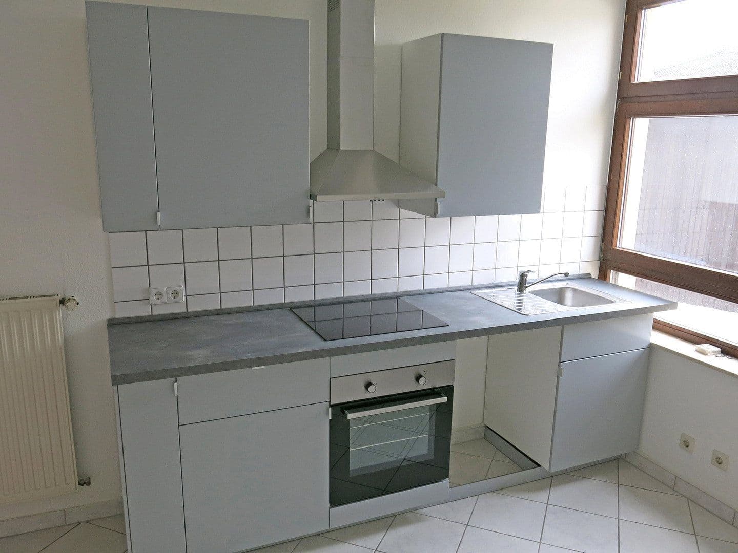 Pronájem bytu 2+1 58 m², Litzenhardtstr. 108, Karlsruhe, Bádensko-Württembersko Pronájem bytu 2+1 58 m², Litzenhardtstr. 108, Karlsruhe, Bádensko-Württembersko