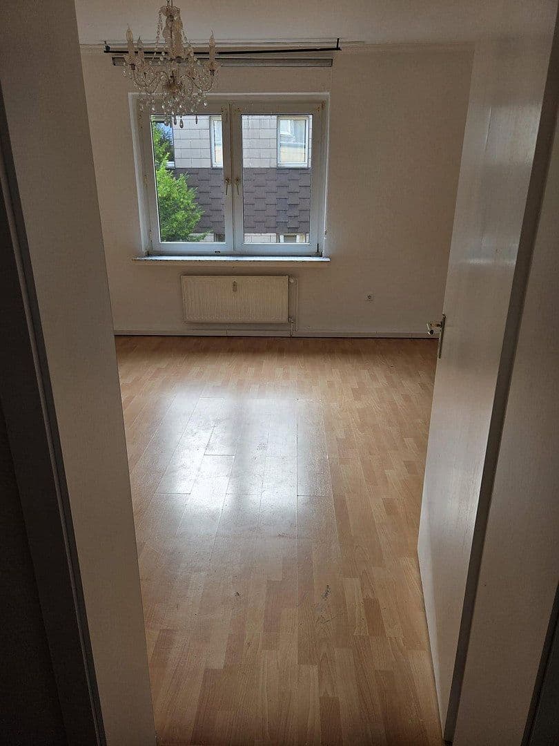 Pronájem bytu 3+1 89 m², Schmiedstraße 25, Oberhausen, Severní Porýní-Vestfálsko Pronájem bytu 3+1 89 m², Schmiedstraße 25, Oberhausen, Severní Porýní-Vestfálsko