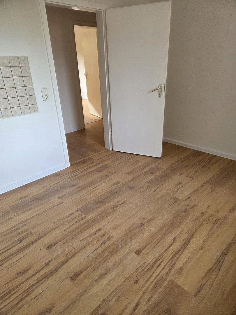 Pronájem bytu 3+1 89 m², Schmiedstraße 25, Oberhausen, Severní Porýní-Vestfálsko Pronájem bytu 3+1 89 m², Schmiedstraße 25, Oberhausen, Severní Porýní-Vestfálsko