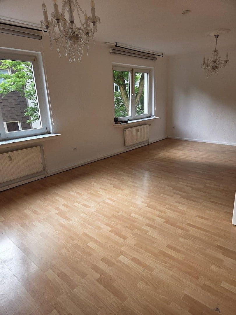 Pronájem bytu 3+1 89 m², Schmiedstraße 25, Oberhausen, Severní Porýní-Vestfálsko Pronájem bytu 3+1 89 m², Schmiedstraße 25, Oberhausen, Severní Porýní-Vestfálsko