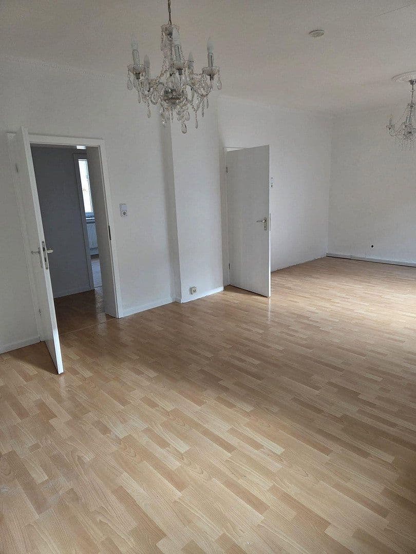 Pronájem bytu 3+1 89 m², Schmiedstraße 25, Oberhausen, Severní Porýní-Vestfálsko Pronájem bytu 3+1 89 m², Schmiedstraße 25, Oberhausen, Severní Porýní-Vestfálsko