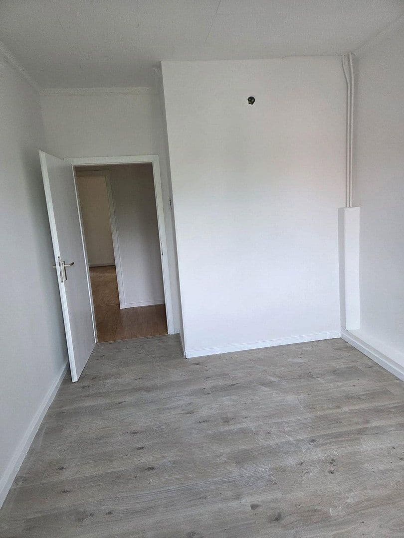 Pronájem bytu 3+1 89 m², Schmiedstraße 25, Oberhausen, Severní Porýní-Vestfálsko Pronájem bytu 3+1 89 m², Schmiedstraße 25, Oberhausen, Severní Porýní-Vestfálsko
