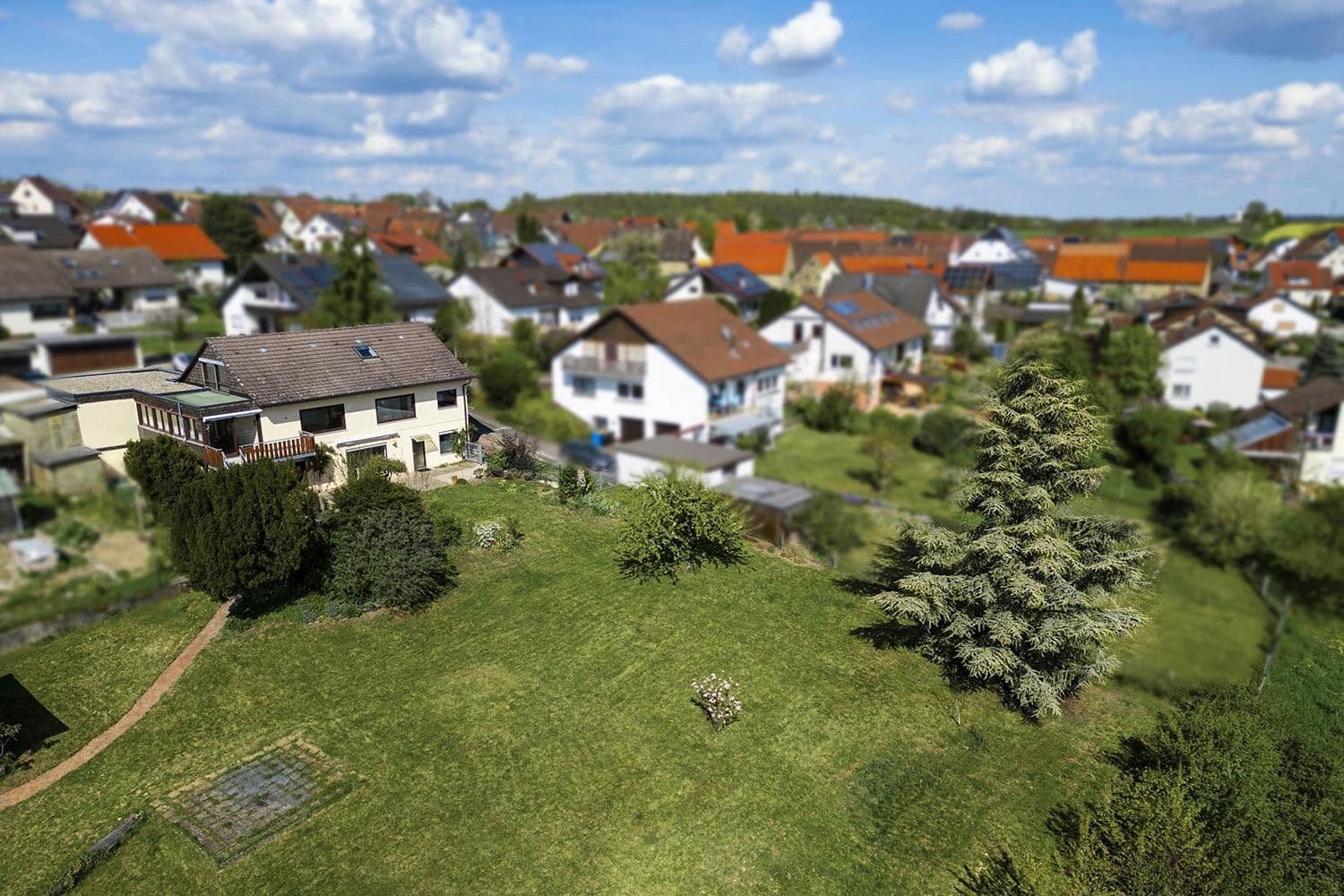 Prodej domu 260 m², pozemek 2.258 m², Gundelsheim, Bádensko-Württembersko Prodej domu 260 m², pozemek 2.258 m², Gundelsheim, Bádensko-Württembersko