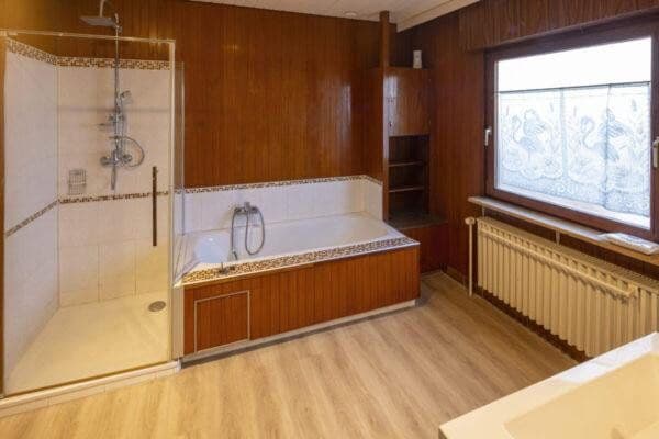 Prodej domu 260 m², pozemek 2.258 m², Gundelsheim, Bádensko-Württembersko Prodej domu 260 m², pozemek 2.258 m², Gundelsheim, Bádensko-Württembersko
