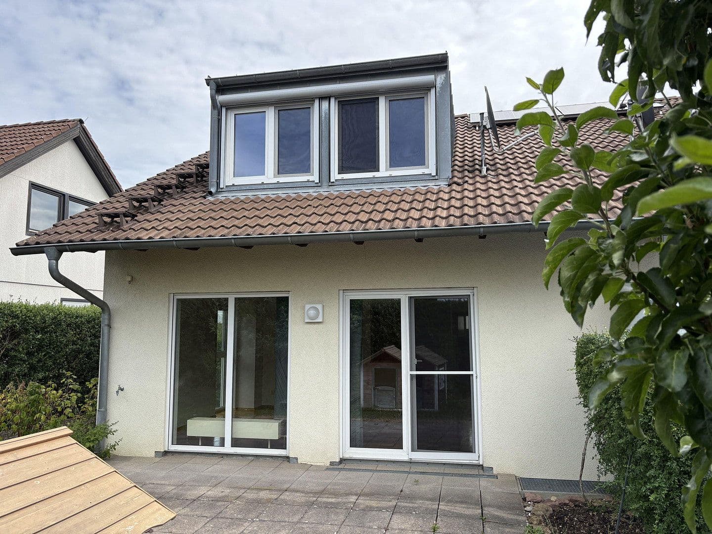 Prodej domu 120 m², pozemek 230 m², Friolzheim, Bádensko-Württembersko Prodej domu 120 m², pozemek 230 m², Friolzheim, Bádensko-Württembersko