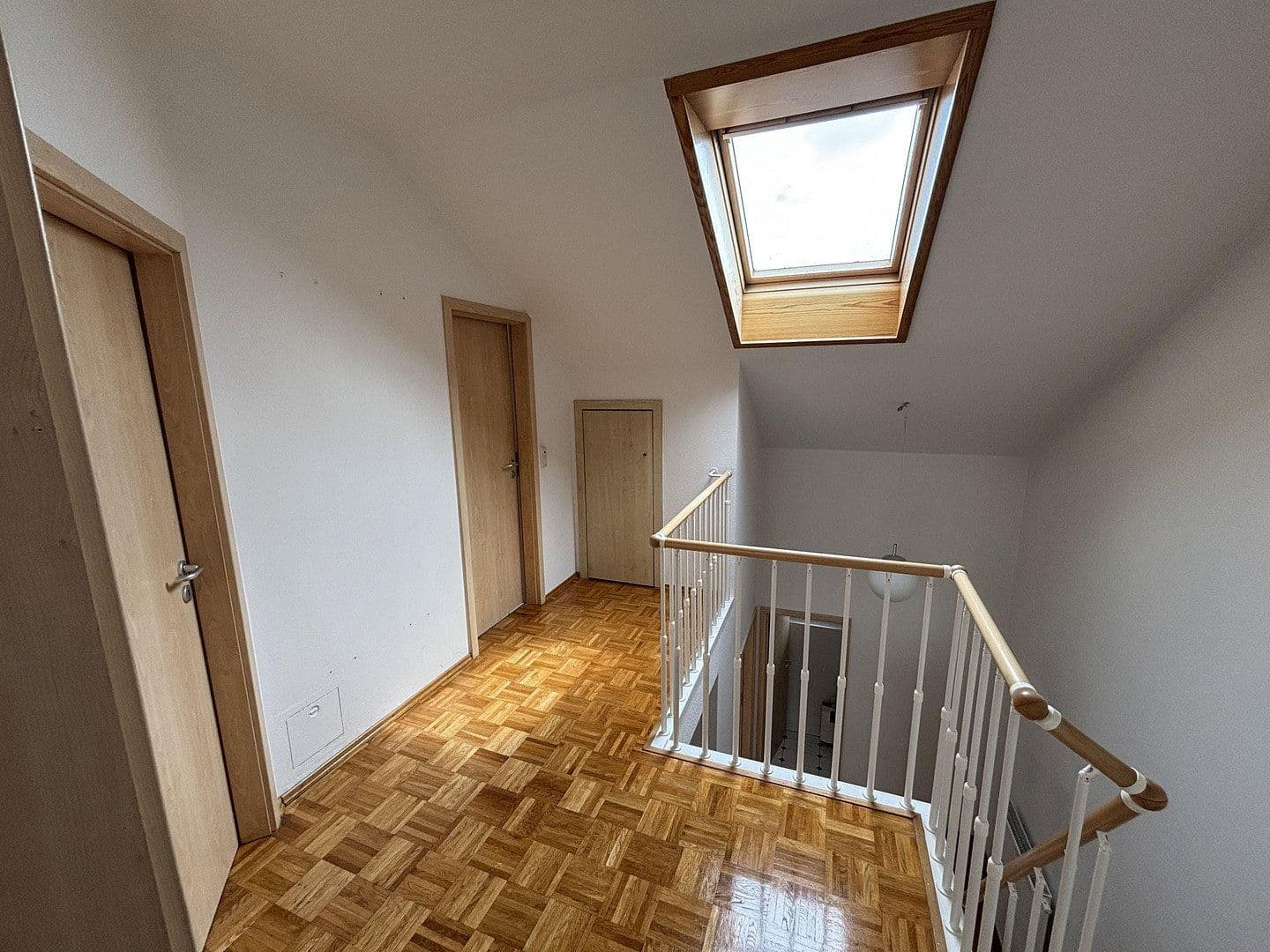 Prodej domu 120 m², pozemek 230 m², Friolzheim, Bádensko-Württembersko Prodej domu 120 m², pozemek 230 m², Friolzheim, Bádensko-Württembersko