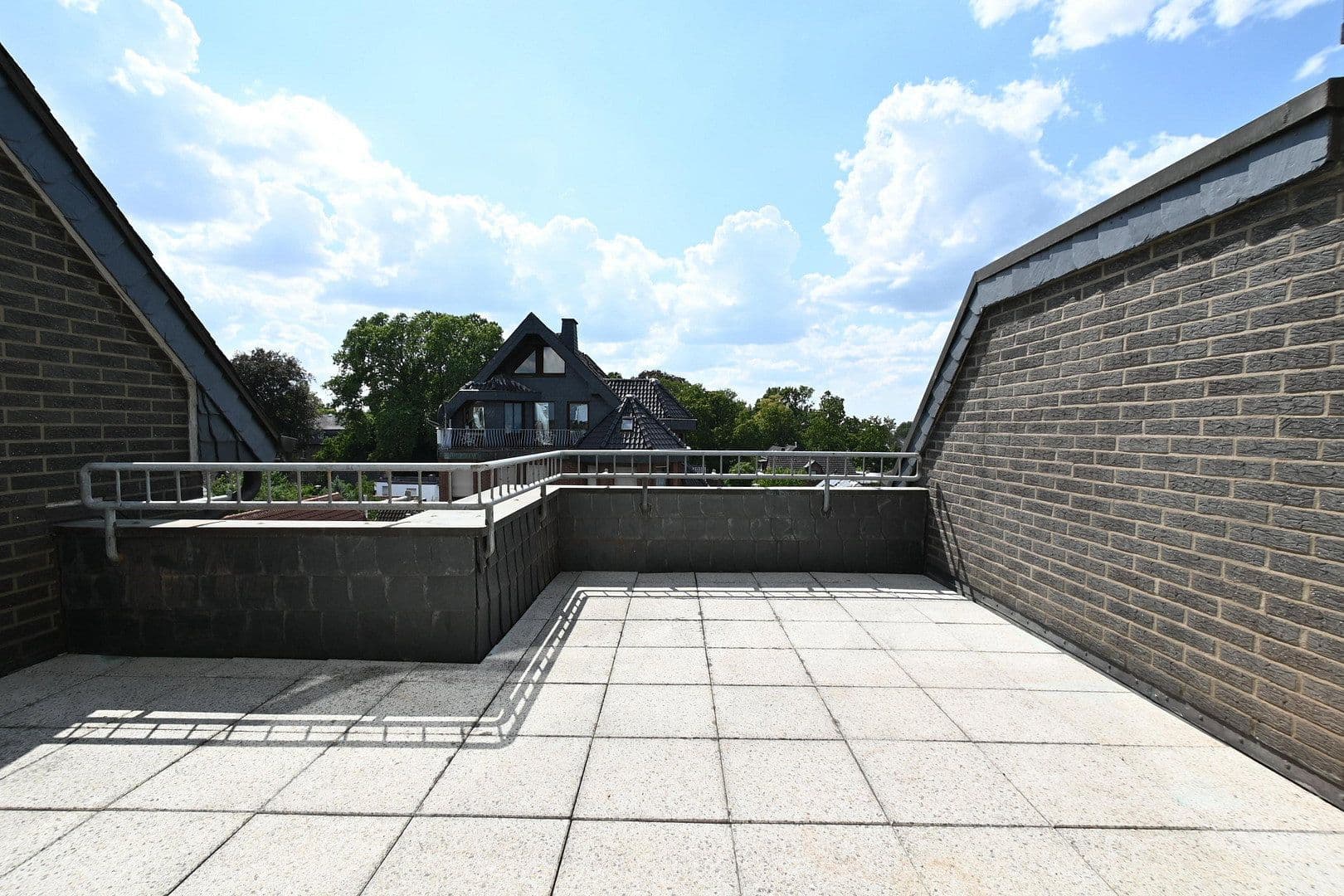 Pronájem bytu 3+1 110 m², Frankfurter Str. 214, Köln, Severní Porýní-Vestfálsko Pronájem bytu 3+1 110 m², Frankfurter Str. 214, Köln, Severní Porýní-Vestfálsko