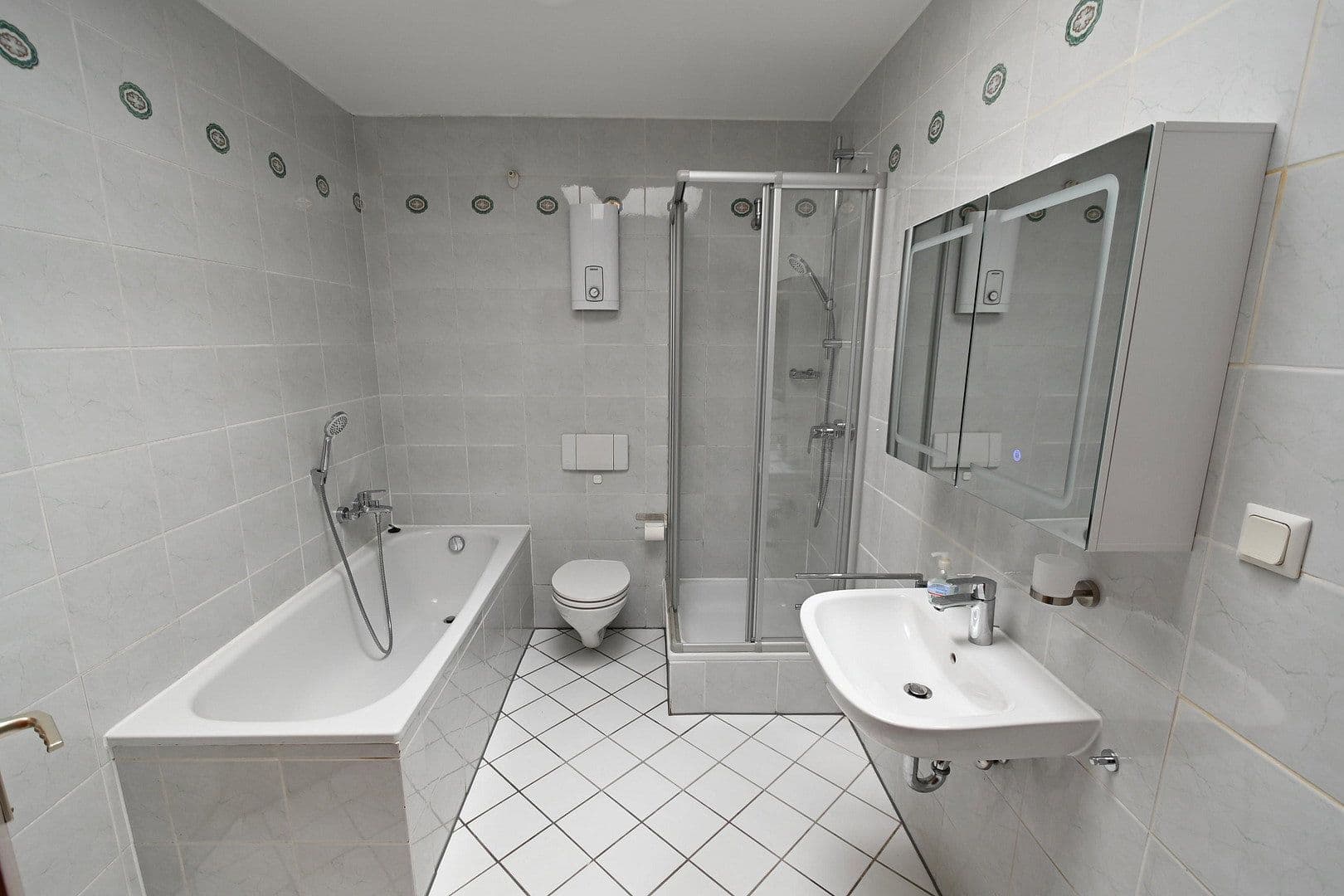 Pronájem bytu 3+1 110 m², Frankfurter Str. 214, Köln, Severní Porýní-Vestfálsko Pronájem bytu 3+1 110 m², Frankfurter Str. 214, Köln, Severní Porýní-Vestfálsko