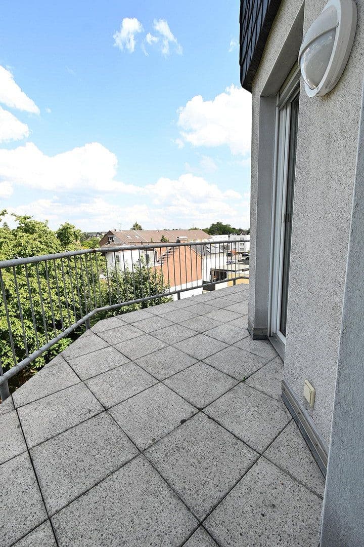 Pronájem bytu 3+1 110 m², Frankfurter Str. 214, Köln, Severní Porýní-Vestfálsko Pronájem bytu 3+1 110 m², Frankfurter Str. 214, Köln, Severní Porýní-Vestfálsko