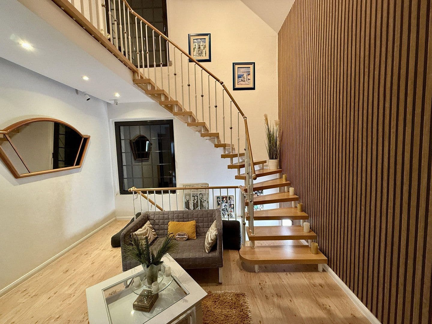 Prodej domu 420 m², pozemek 6.978 m², Kremmen, Braniborsko Prodej domu 420 m², pozemek 6.978 m², Kremmen, Braniborsko
