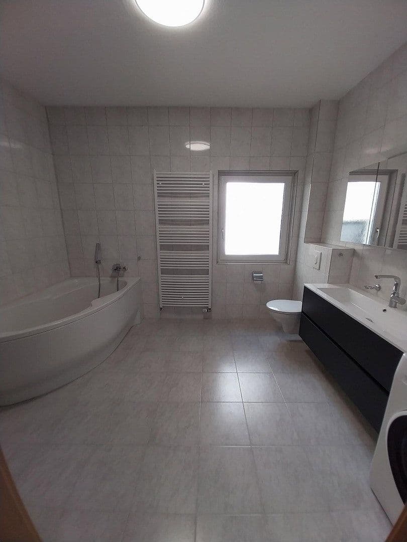Pronájem bytu 4+1 145 m², Rosenbergstraße 37 A, Stuttgart, Bádensko-Württembersko Pronájem bytu 4+1 145 m², Rosenbergstraße 37 A, Stuttgart, Bádensko-Württembersko