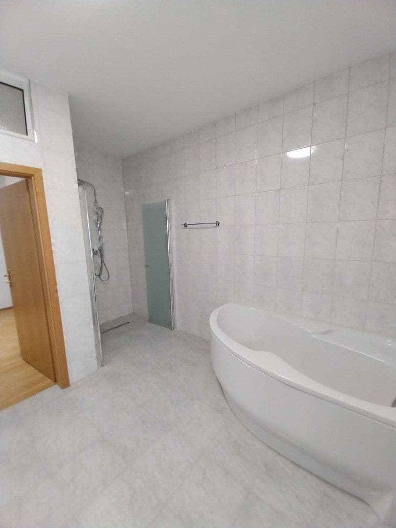 Pronájem bytu 4+1 145 m², Rosenbergstraße 37 A, Stuttgart, Bádensko-Württembersko Pronájem bytu 4+1 145 m², Rosenbergstraße 37 A, Stuttgart, Bádensko-Württembersko