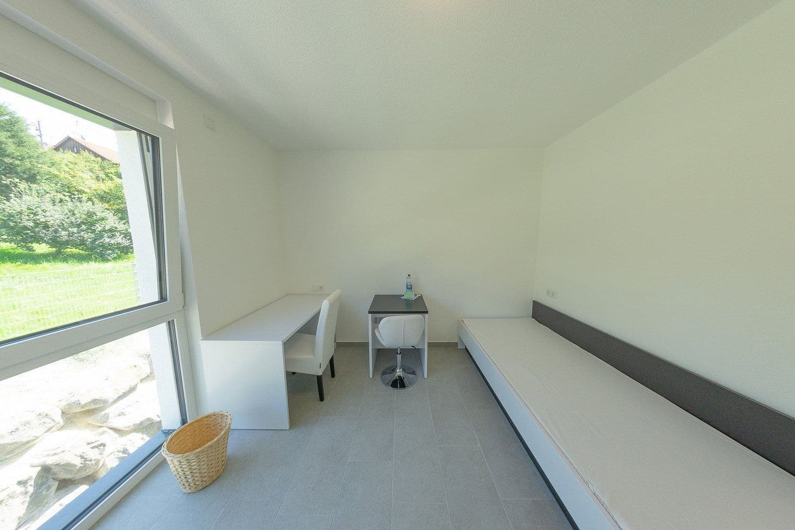 Pronájem bytu 1+1 22 m², Neuffener Straße 61, Nürtingen, Bádensko-Württembersko Pronájem bytu 1+1 22 m², Neuffener Straße 61, Nürtingen, Bádensko-Württembersko