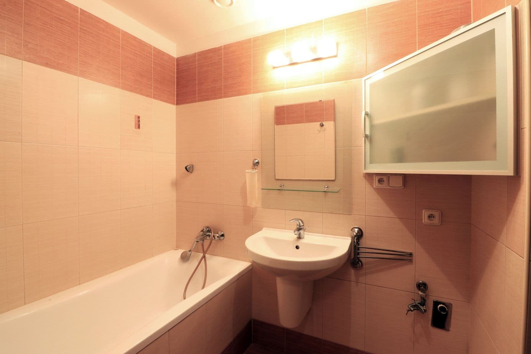 Pronájem bytu 1+kk 32 m², V Honech, Klecany, Středočeský kraj Pronájem bytu 1+kk 32 m², V Honech, Klecany, Středočeský kraj