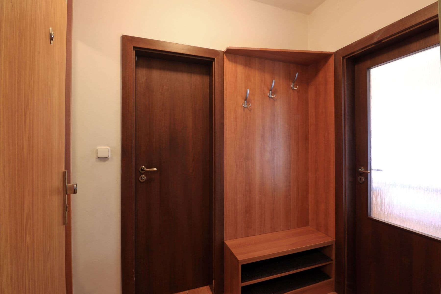 Pronájem bytu 1+kk 32 m², V Honech, Klecany, Středočeský kraj Pronájem bytu 1+kk 32 m², V Honech, Klecany, Středočeský kraj