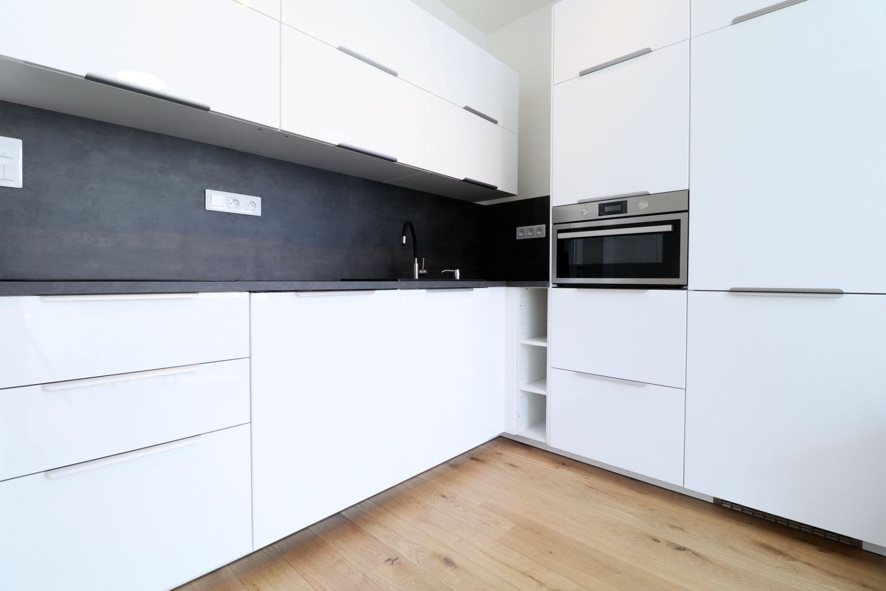 Pronájem bytu 1+kk 29 m², Nádražní, Praha, Praha Pronájem bytu 1+kk 29 m², Nádražní, Praha, Praha