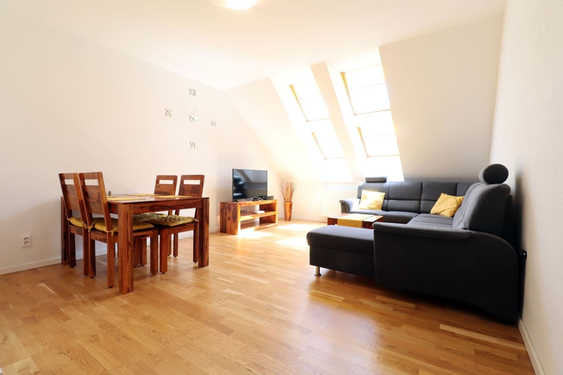 Pronájem bytu 2+kk 55 m², Hájkova, Praha, Praha Pronájem bytu 2+kk 55 m², Hájkova, Praha, Praha