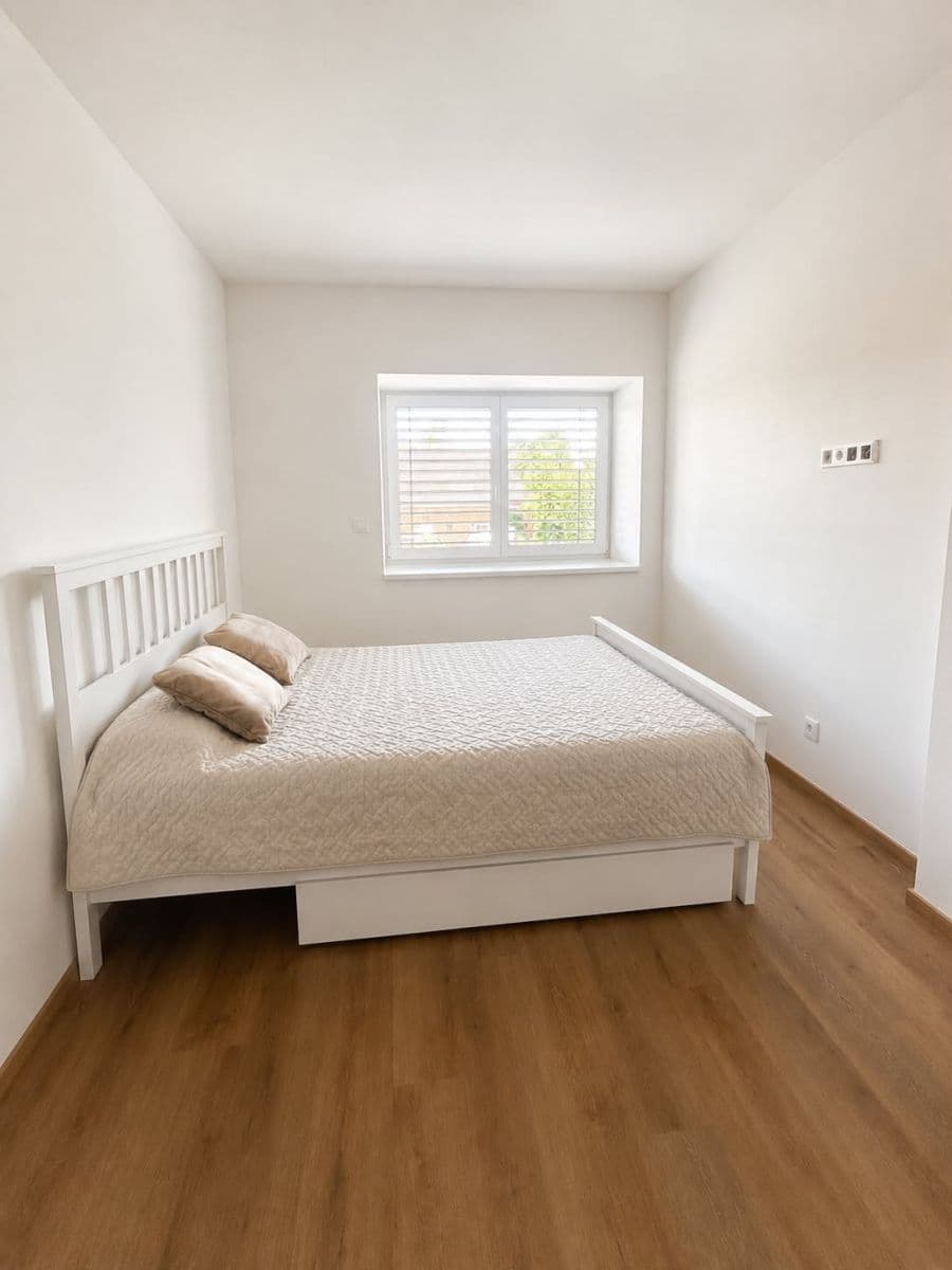 Pronájem bytu 2+kk 56 m², Rostěnice-Zvonovice, Jihomoravský kraj Pronájem bytu 2+kk 56 m², Rostěnice-Zvonovice, Jihomoravský kraj