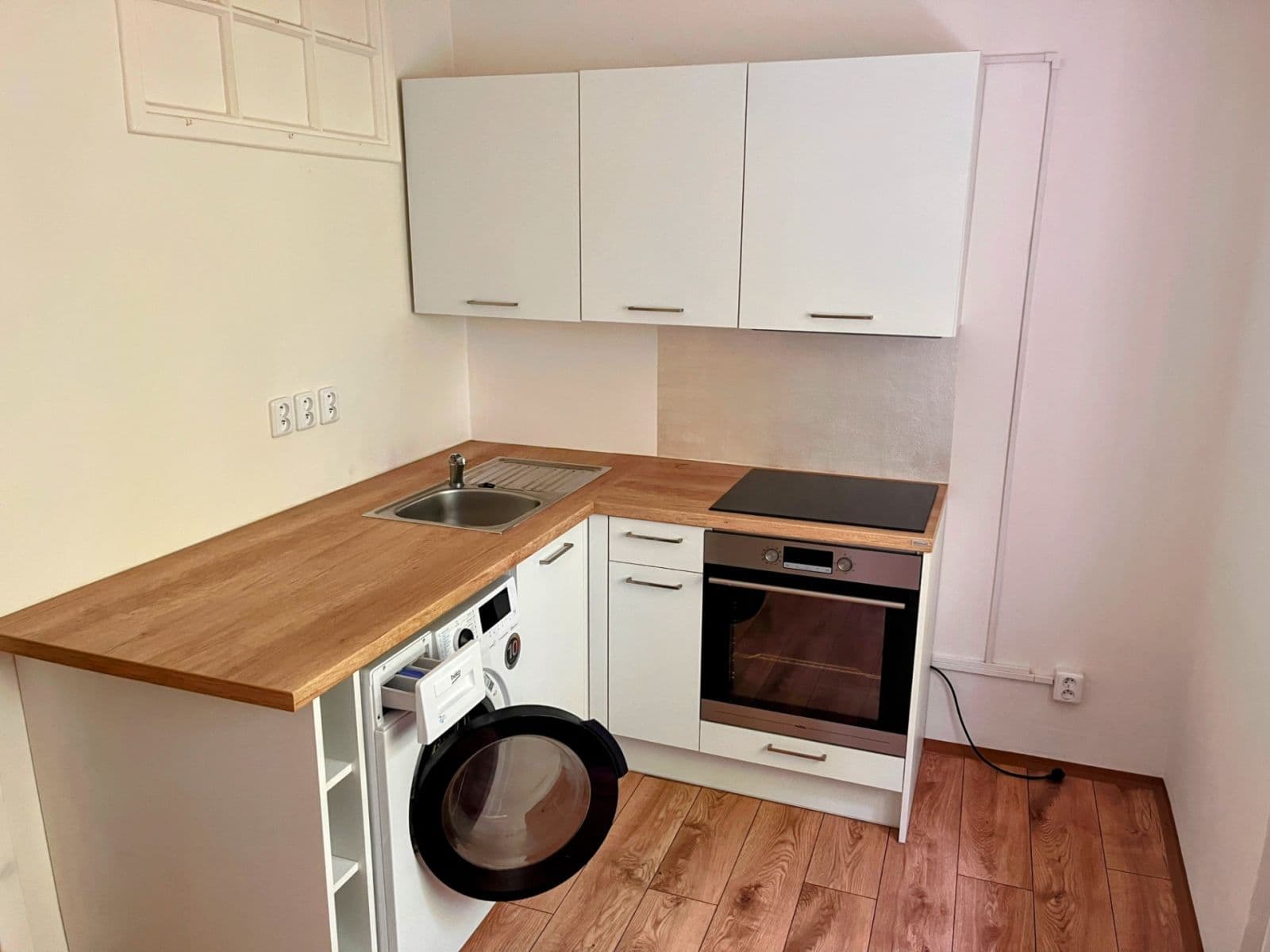 Prodej bytu 1+1 30 m², Kyjevská, Plzeň, Plzeňský kraj Prodej bytu 1+1 30 m², Kyjevská, Plzeň, Plzeňský kraj