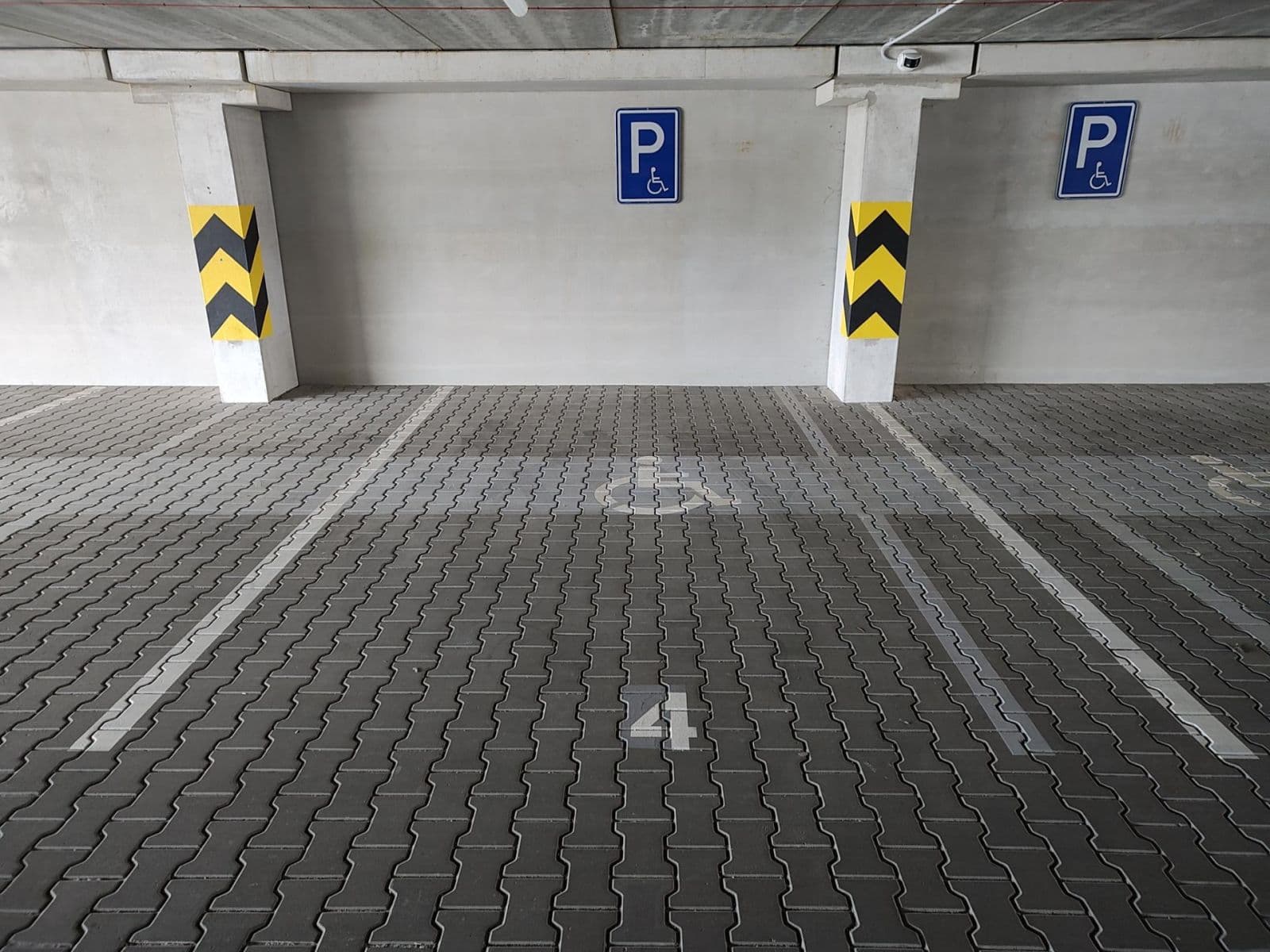 Pronájem garáže 17 m², Bryksova, Praha, Praha Pronájem garáže 17 m², Bryksova, Praha, Praha