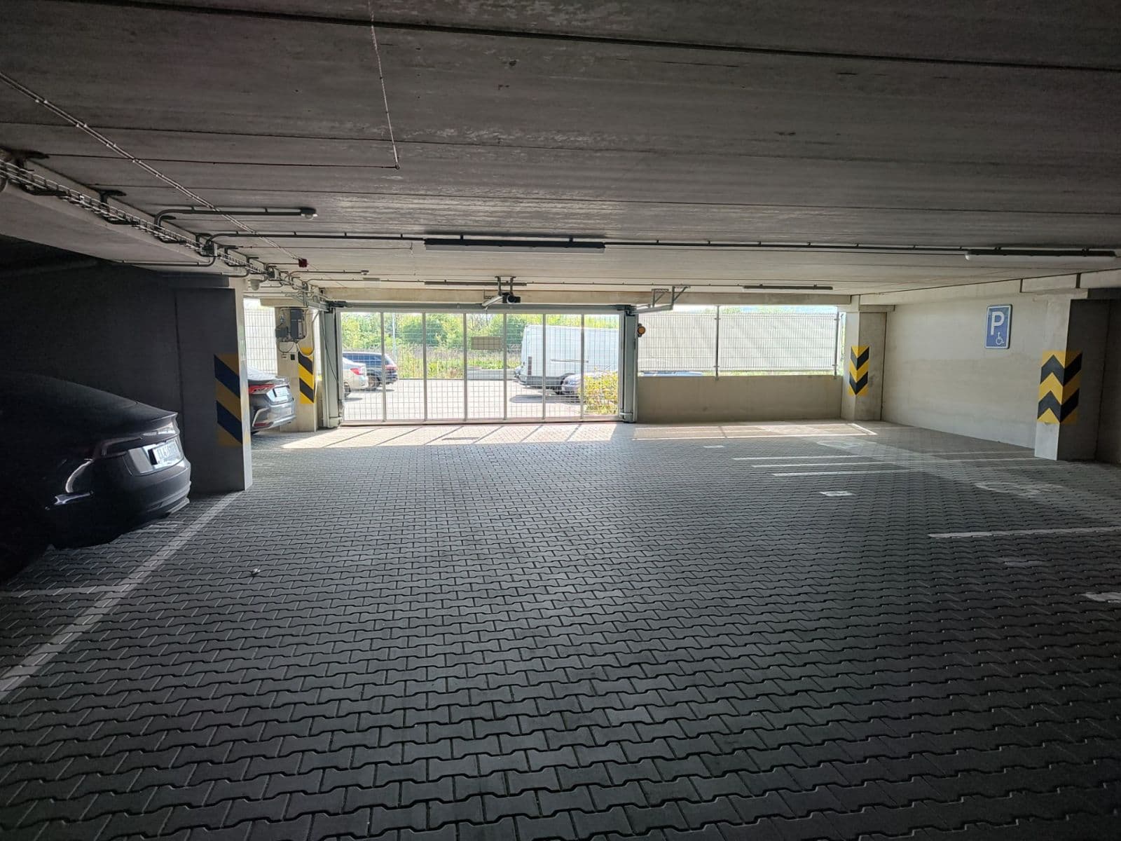 Pronájem garáže 17 m², Bryksova, Praha, Praha Pronájem garáže 17 m², Bryksova, Praha, Praha
