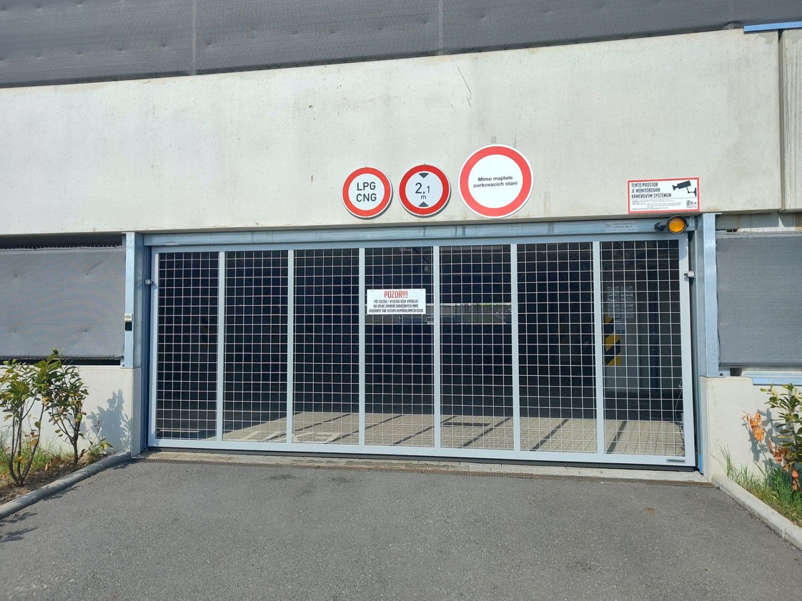 Pronájem garáže 17 m², Bryksova, Praha, Praha Pronájem garáže 17 m², Bryksova, Praha, Praha