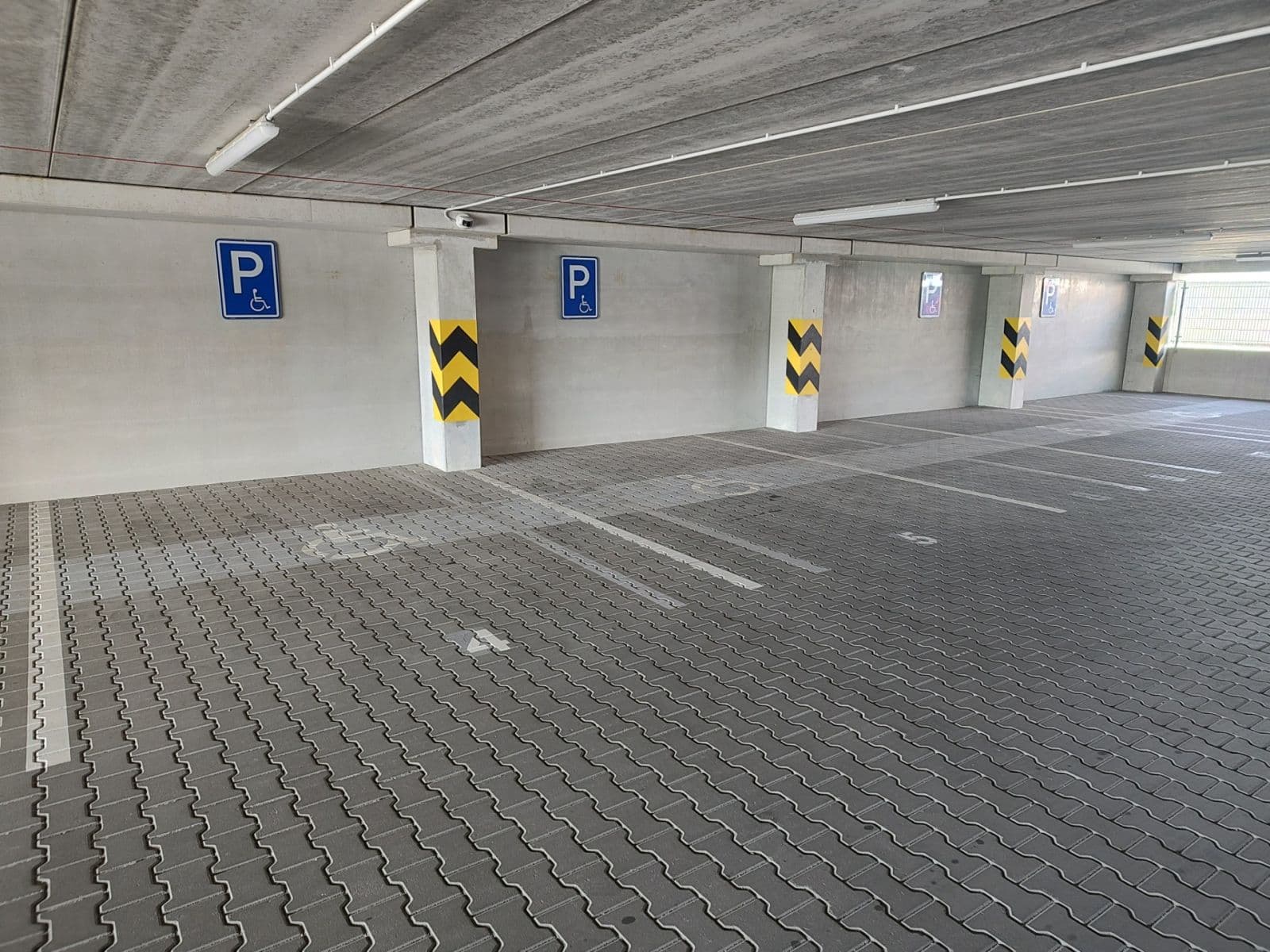 Pronájem garáže 17 m², Bryksova, Praha, Praha Pronájem garáže 17 m², Bryksova, Praha, Praha